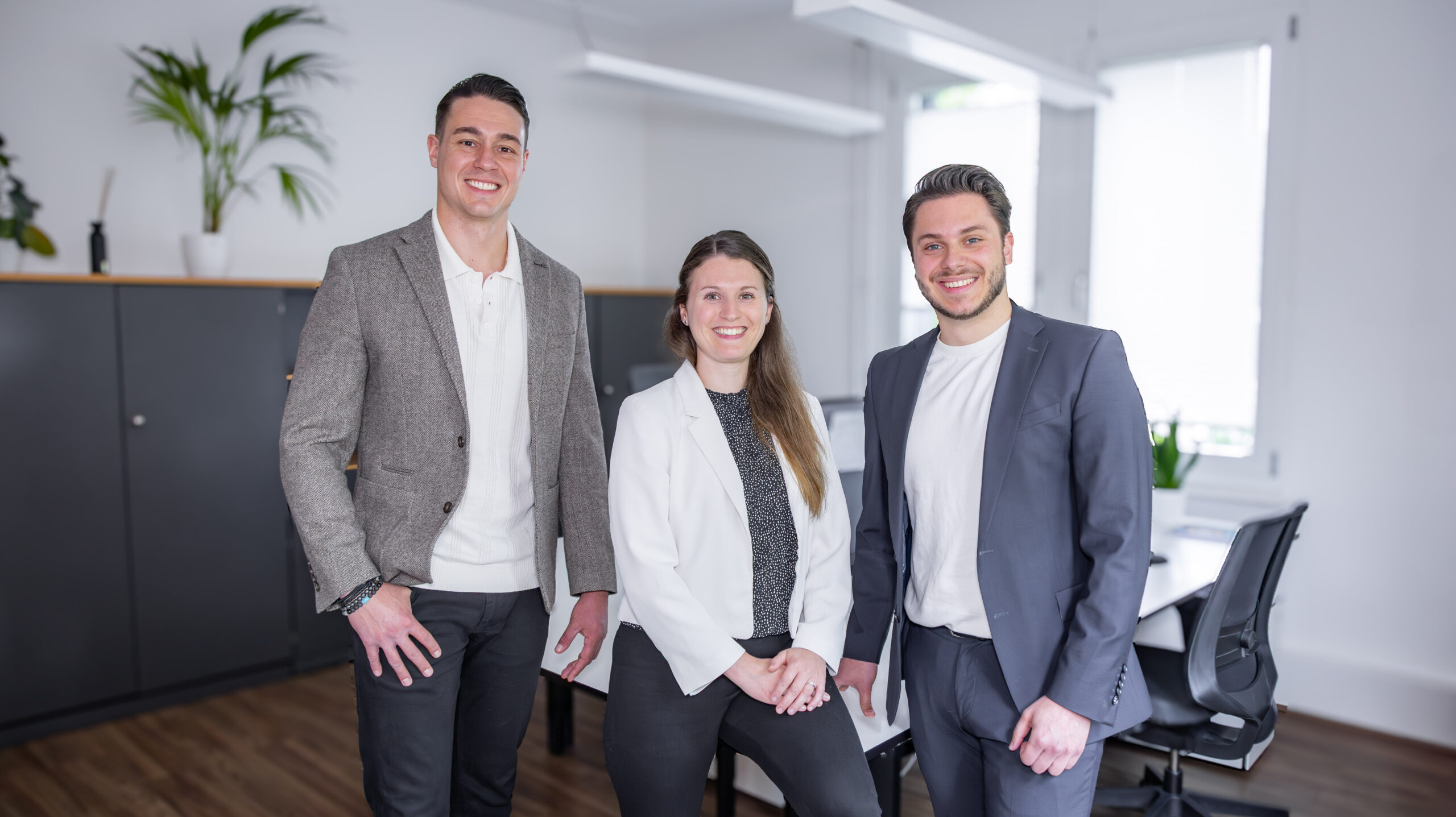 Verkaufsteam posiert