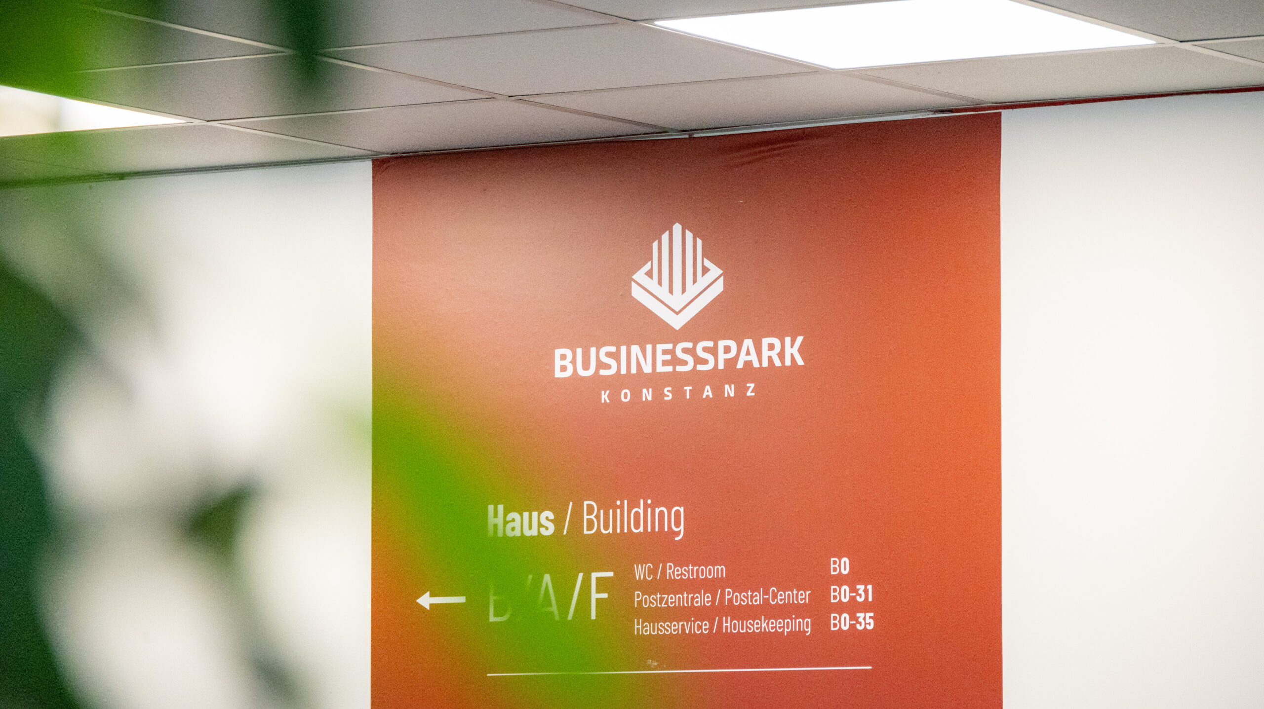 Business Park Logo an der Wand